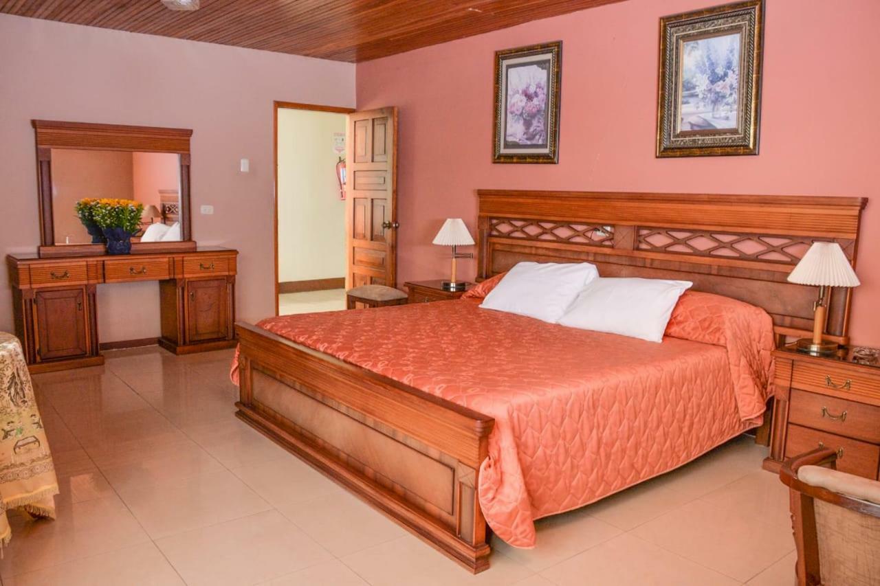 Hotel Olimpico En Quevedo Kültér fotó